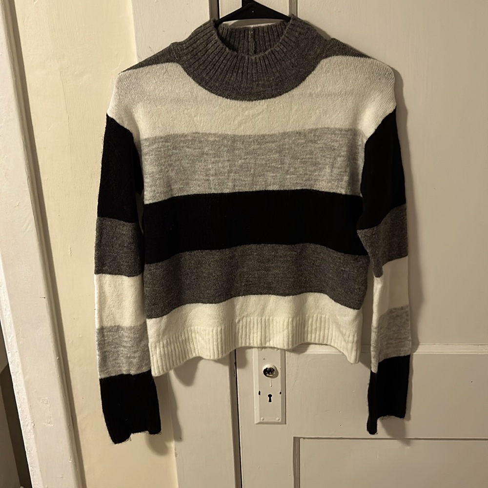 Sweater from Express size small. Super soft. Black, white, and grey.